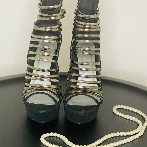 Shiek Black and chrome high heels - Picture 5 of 5